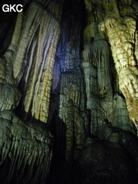 Grotte de Miaodong 苗洞 (Tangbian 塘边, Pingtang 平塘, Qiannan 黔南, Guizhou 贵州省, Chine)