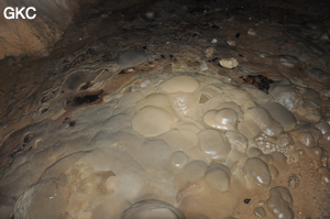 Concrétions, Grotte de Pusadong 菩萨洞. (Pingtang 平塘, Qiannan 黔南, Guizhou 贵州省, Chine 中国)