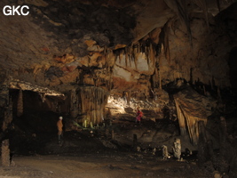 Disques dans la grotte de Shuidong 水洞  (Qiannan 黔南, Pingtang 平塘, Guizhou 贵州省, Chine).