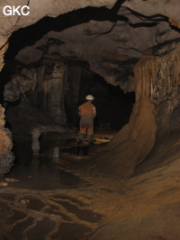 Galerie dans la grotte de Shuidong 水洞 (Qiannan 黔南, Pingtang 平塘, Guizhou 贵州省, Chine).