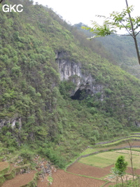 Entrée de la grotte de Shuidong 水洞  (Qiannan 黔南, Pingtang 平塘, Guizhou 贵州省, Chine).