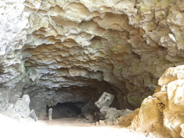 Coupoles de plafond dans la galerie d'entrée sud-est de la grotte-tunnel de Chuandong - 穿洞 (Guizhou 贵州省, Qiannan 黔南, Pingtang 平塘).