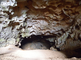 Coupoles de plafond dans la galerie d'entrée sud-est de la grotte-tunnel de Chuandong - 穿洞 (Guizhou 贵州省, Qiannan 黔南, Pingtang 平塘).