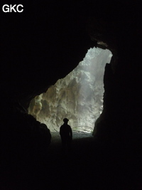 Dans le réseau de Mawangdong 麻王洞 -Lingshandong 灵山洞, la galerie au bas du puits d'entrée de la grotte de Qicaidong - Yonghedong 七彩洞-永和洞 (Guizhou 贵州省, Zunyi 遵義, Zheng'an 正安, Fuyan 郛鄢).