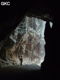 Dans le réseau de Mawangdong 麻王洞 -Lingshandong 灵山洞, la galerie au bas du puits d'entrée de la grotte de Qicaidong - Yonghedong 七彩洞-永和洞 (Guizhou 贵州省, Zunyi 遵義, Zheng'an 正安, Fuyan 郛鄢).