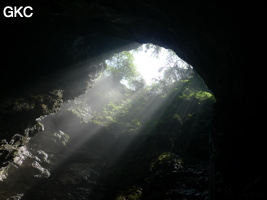 Dans le réseau de Mawangdong 麻王洞 -Lingshandong 灵山洞, le puits d'entrée de la grotte de Qicaidong - Yonghedong 七彩洞-永和洞 (Guizhou 贵州省, Zunyi 遵義, Zheng'an 正安, Fuyan 郛鄢).