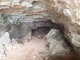 Coupoles de plafond dans la galerie d'entrée sud-est de la grotte-tunnel de Chuandong - 穿洞 (Guizhou 贵州省, Qiannan 黔南, Pingtang 平塘).