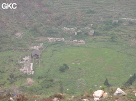 Les restes du village de Dawodang, détruit pour la construction du plus grand radio telescope de la planète nommé FAST (Five-hundred-meter Aperture Spherical radio Telescope) (Guizhou 贵州省, Qiannan 黔南, Pingtang 平塘).