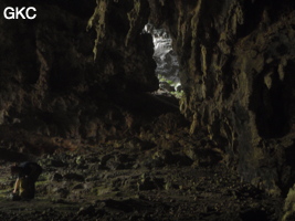 Tronçon de galerie qui connecte les entrées inférieure et supérieure de la grotte de Shuidong 水洞 (Qiannan 黔南, Pingtang 平塘, Guizhou 贵州省, Chine).