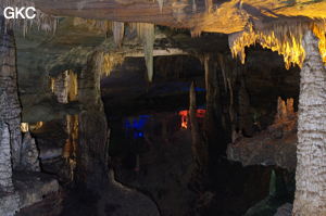 Concrétions dans la Grotte aménagée  de Dafengdong 大风洞 - réseau de Shuanghedongqun 双河洞 - (Suiyang 绥阳,  Zunyi Shi 遵义市, Guizhou 贵州省)