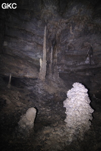 Stalagmites, Grotte de Shanwangdong 山王洞 - réseau de Shuanghedongqun 双河洞 - (Suiyang 绥阳, Zunyi Shi 遵义市, Guizhou 贵州省, Chine 中国)