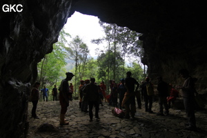 Dans l'entrée de la Grotte de Dafengdong 大风洞 - réseau de Shuanghedongqun 双河洞 - (Suiyang 绥阳,  Zunyi Shi 遵义市, Guizhou 贵州省)