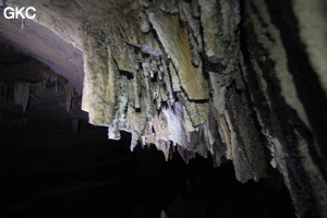 Stalactites brisées dans la Grotte de Dafengdong 大风洞 - réseau de Shuanghedongqun 双河洞 - (Suiyang 绥阳,  Zunyi Shi 遵义市, Guizhou 贵州省)