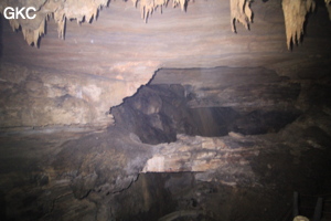 Pont rocheux dans la Grotte de Dafengdong 大风洞 - réseau de Shuanghedongqun 双河洞 - (Suiyang 绥阳,  Zunyi Shi 遵义市, Guizhou 贵州省)