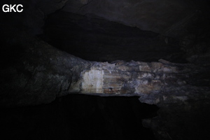 Pont rocheux dans la Grotte de Dafengdong 大风洞 - réseau de Shuanghedongqun 双河洞 - (Suiyang 绥阳,  Zunyi Shi 遵义市, Guizhou 贵州省)