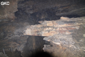 Pont rocheux dans la Grotte de Dafengdong 大风洞 - réseau de Shuanghedongqun 双河洞 - (Suiyang 绥阳,  Zunyi Shi 遵义市, Guizhou 贵州省)