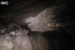 Pont rocheux dans la Grotte de Dafengdong 大风洞 - réseau de Shuanghedongqun 双河洞 - (Suiyang 绥阳,  Zunyi Shi 遵义市, Guizhou 贵州省)