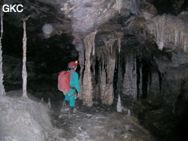 Concrétions dans la grotte de Lingshandong 灵山洞 - réseau de Mawangdong 麻王洞 -. (Fuyan, Zheng'an 正安, Zunyi Shi 遵义市, Guizhou 贵州省, Chine 中国)