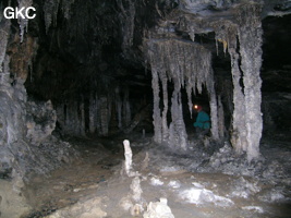 Concrétions dans la grotte de Lingshandong 灵山洞 - réseau de Mawangdong 麻王洞 -. (Fuyan, Zheng'an 正安, Zunyi Shi 遵义市, Guizhou 贵州省, Chine 中国)