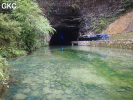 Le porche d'entrée de la résurgence de Shuangheshuidong 双河水洞 et ces récentes infrastructures pour le parcours touristique. - réseau de Shuanghedongqun 双河洞 - (Wenquan, Suiyang 绥阳, Zunyi Shi 遵义市, Guizhou 贵州省, Chine 中国)