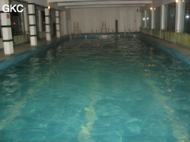 La piscine thermale de Cristal Hot Spring   (Wenquan, Suiyang, Zunyi, Guizhou)