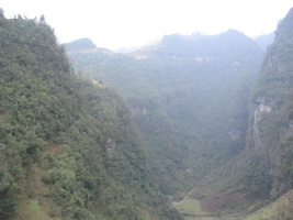 La doline de Longtanzi 龙潭子 éventre le réseau de Shuanghedongqun (Wenquan, Suiyang, Zunyi, Guizhou)