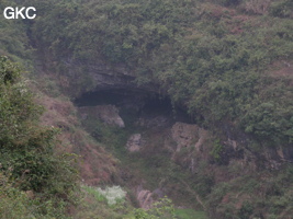 Le porche d'entrée de l'exsurgence de Mawandong 麻湾洞 (Grotte du virage). (Banzhu, Zheng'an, Zunyi, Guizhou)