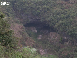 Le porche d'entrée de l'exsurgence de Mawandong 麻湾洞 (Grotte du virage). (Banzhu, Zheng'an, Zunyi, Guizhou)