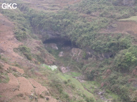 Le porche d'entrée de l'exsurgence de Mawandong 麻湾洞 (Grotte du virage). (Banzhu, Zheng'an, Zunyi, Guizhou)