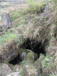 Entrée de la grotte de Longnudong 龙女洞. (Shipin, Zheng'an, Zunyi, Guizhou) 