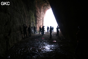 La galerie d'entrée de la grotte de Yunluotun dong 云落屯洞. (district autonome Miao de Songtao, Tongren, Guizhou).