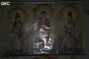 Icônes bouddhiques dans le temple du parc touristique de la grotte de Yunluotun dong 云落屯洞. (district autonome Miao de Songtao, Tongren, Guizhou).