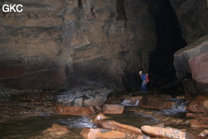 La rivière souterraine de la grotte de Longqiaogedong (Grotte de la pagode de l'arche du dragon) 龙桥阁洞. - réseau de Longnudong 龙女洞 - (Shipin, Zheng'an 正安, Zunyi Shi 遵义市, Guizhou 贵州省, Chine 中国)