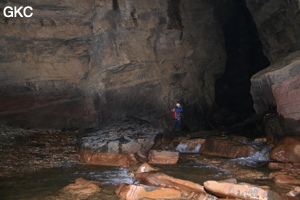 La rivière souterraine de la grotte de Longqiaogedong (Grotte de la pagode de l'arche du dragon) 龙桥阁洞. - réseau de Longnudong 龙女洞 - (Shipin, Zheng'an 正安, Zunyi Shi 遵义市, Guizhou 贵州省, Chine 中国)