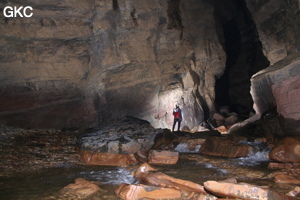 La rivière souterraine de la grotte de Longqiaogedong (Grotte de la pagode de l'arche du dragon) 龙桥阁洞. - réseau de Longnudong 龙女洞 - (Shipin, Zheng'an 正安, Zunyi Shi 遵义市, Guizhou 贵州省, Chine 中国)