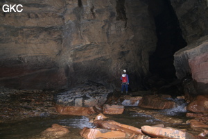 La rivière souterraine de la grotte de Longqiaogedong (Grotte de la pagode de l'arche du dragon) 龙桥阁洞. - réseau de Longnudong 龙女洞 - (Shipin, Zheng'an 正安, Zunyi Shi 遵义市, Guizhou 贵州省, Chine 中国)