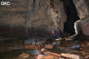 La rivière souterraine de la grotte de Longqiaogedong (Grotte de la pagode de l'arche du dragon) 龙桥阁洞. - réseau de Longnudong 龙女洞 - (Shipin, Zheng'an 正安, Zunyi Shi 遵义市, Guizhou 贵州省, Chine 中国)