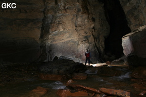 La rivière souterraine de la grotte de Longqiaogedong (Grotte de la pagode de l'arche du dragon) 龙桥阁洞. - réseau de Longnudong 龙女洞 - (Shipin, Zheng'an 正安, Zunyi Shi 遵义市, Guizhou 贵州省, Chine 中国)