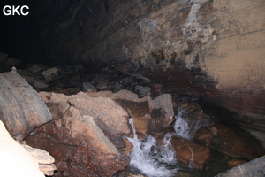 La rivière souterraine de la grotte de Longqiaogedong (Grotte de la pagode de l'arche du dragon) 龙桥阁洞. - réseau de Longnudong 龙女洞 - (Shipin, Zheng'an 正安, Zunyi Shi 遵义市, Guizhou 贵州省, Chine 中国)