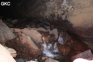 La rivière souterraine de la grotte de Longqiaogedong (Grotte de la pagode de l'arche du dragon) 龙桥阁洞. - réseau de Longnudong 龙女洞 - (Shipin, Zheng'an 正安, Zunyi Shi 遵义市, Guizhou 贵州省, Chine 中国)