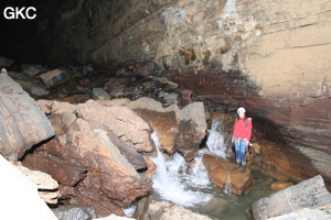 La rivière souterraine de la grotte de Longqiaogedong (Grotte de la pagode de l'arche du dragon) 龙桥阁洞. - réseau de Longnudong 龙女洞 - (Shipin, Zheng'an 正安, Zunyi Shi 遵义市, Guizhou 贵州省, Chine 中国)