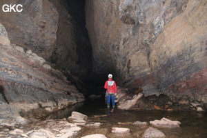 La rivière souterraine de la grotte de Longqiaogedong (Grotte de la pagode de l'arche du dragon) 龙桥阁洞,  réseau de Longnudong 龙女洞. (Shipin, Zheng'an, Zunyi, Guizhou)