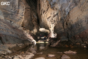 La rivière souterraine de la grotte de Longqiaogedong (Grotte de la pagode de l'arche du dragon) 龙桥阁洞. - réseau de Longnudong 龙女洞 - (Shipin, Zheng'an 正安, Zunyi Shi 遵义市, Guizhou 贵州省, Chine 中国)