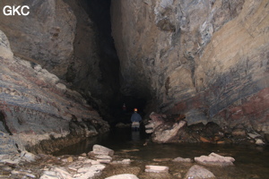 La rivière souterraine de la grotte de Longqiaogedong (Grotte de la pagode de l'arche du dragon) 龙桥阁洞. - réseau de Longnudong 龙女洞 - (Shipin, Zheng'an 正安, Zunyi Shi 遵义市, Guizhou 贵州省, Chine 中国)