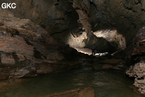 La rivière souterraine de la grotte de Longqiaogedong (Grotte de la pagode de l'arche du dragon) 龙桥阁洞. - réseau de Longnudong 龙女洞 - (Shipin, Zheng'an 正安, Zunyi Shi 遵义市, Guizhou 贵州省, Chine 中国)