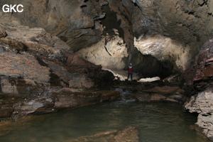 La rivière souterraine de la grotte de Longqiaogedong (Grotte de la pagode de l'arche du dragon) 龙桥阁洞. - réseau de Longnudong 龙女洞 - (Shipin, Zheng'an 正安, Zunyi Shi 遵义市, Guizhou 贵州省, Chine 中国)