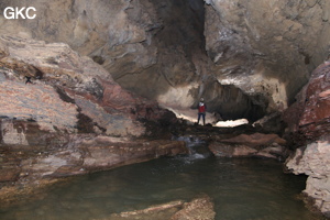 La rivière souterraine de la grotte de Longqiaogedong (Grotte de la pagode de l'arche du dragon) 龙桥阁洞. - réseau de Longnudong 龙女洞 - (Shipin, Zheng'an 正安, Zunyi Shi 遵义市, Guizhou 贵州省, Chine 中国)