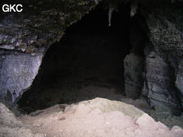 Entrée de la Grotte de Lingshandong 灵山洞 - réseau de Mawangdong 麻王洞 - (Fuyan, Zheng'an 正安, Zunyi Shi 遵义市, Guizhou 贵州省, Chine 中国)