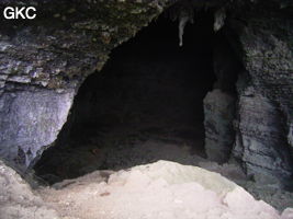 Entrée de la Grotte de Lingshandong 灵山洞 - réseau de Mawangdong 麻王洞 - (Fuyan, Zheng'an 正安, Zunyi Shi 遵义市, Guizhou 贵州省, Chine 中国)