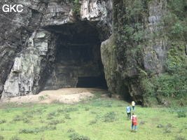 En approche vers le porche de la grotte de Dadong 大洞 (Wenquan, Suiyang 绥阳, Zunyi, 遵义市 Guizhou 贵州省)